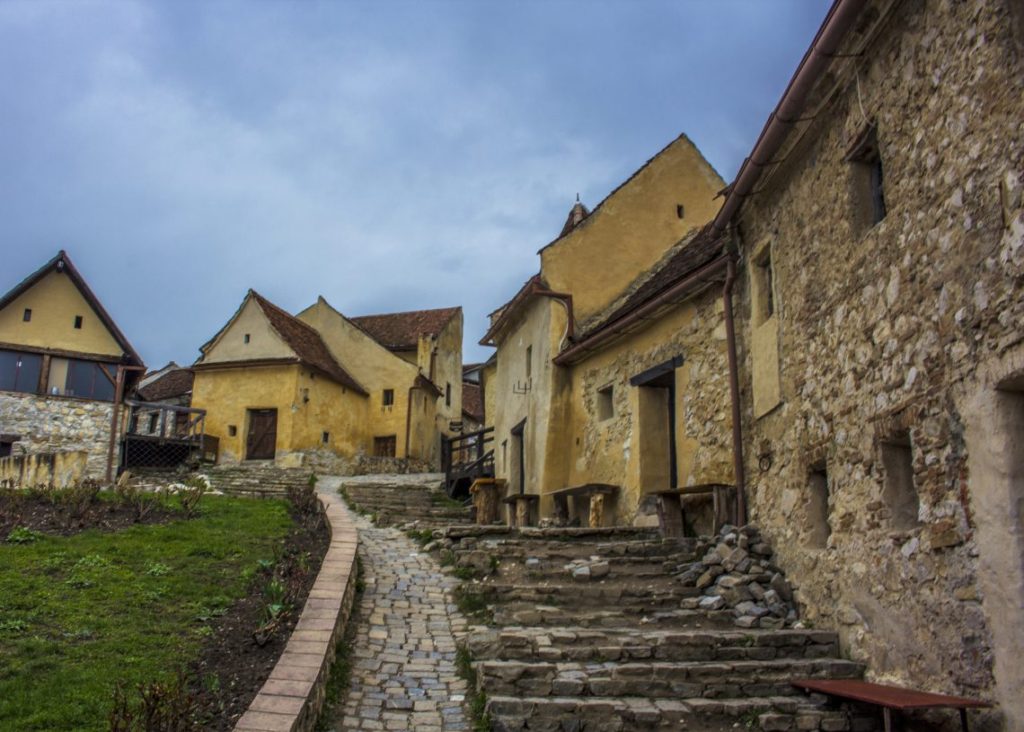 inside-rasnov-fortress-visiting-draculas-castle-bran-castle-rasnov-fortress-tour